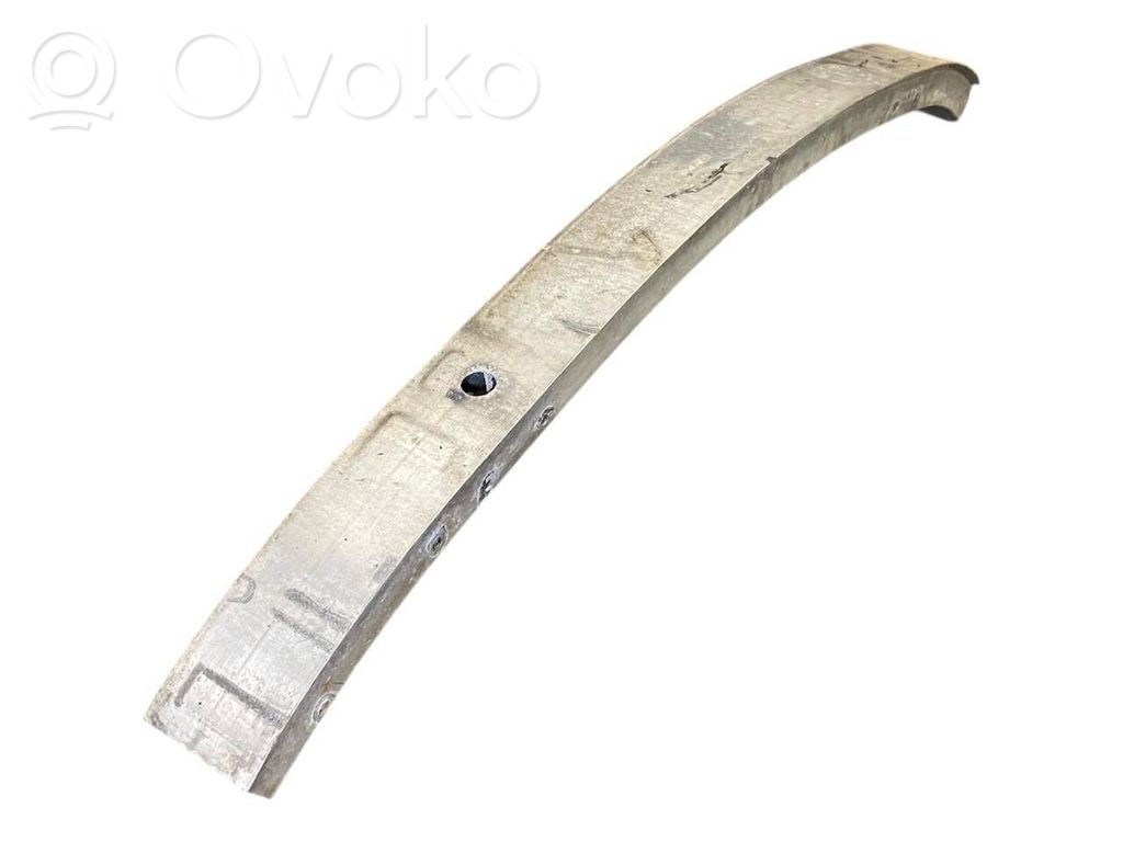 Priekšpusē bampera sija / balka