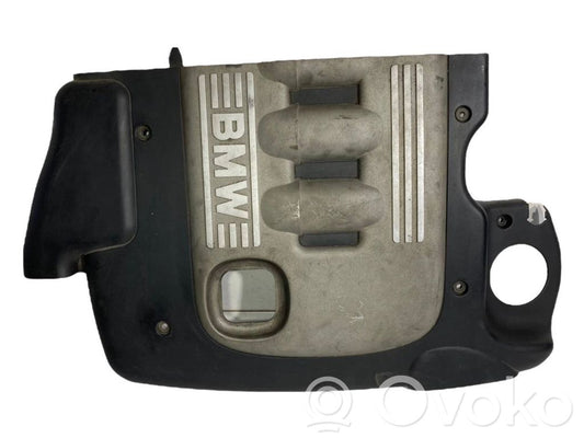 Dzinēja pārsegs (dekoratīva apdare)