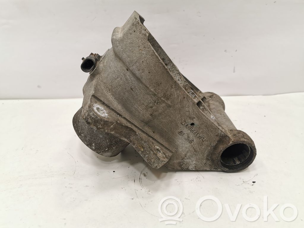 Aizmugurē riteņa rumbas vārpstas šarnīrs (stupica, capfa)