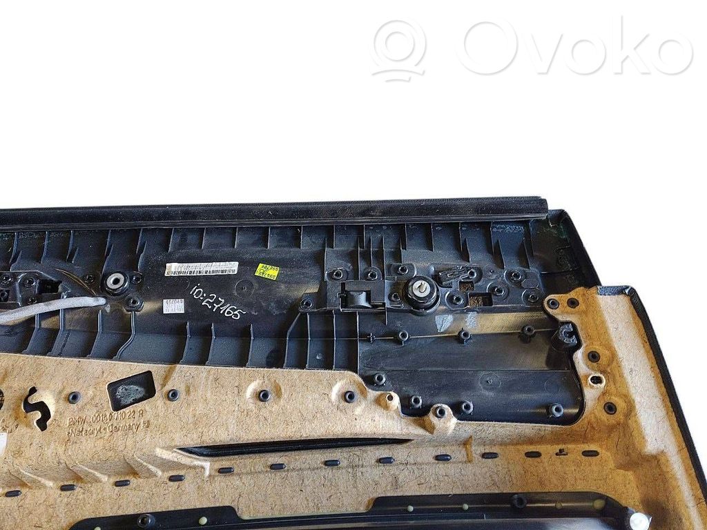 Apšuvums aizmugurējām durvīm