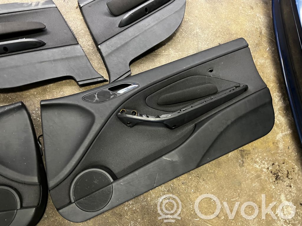 Kupejas aizmugures sānu apdares panelis