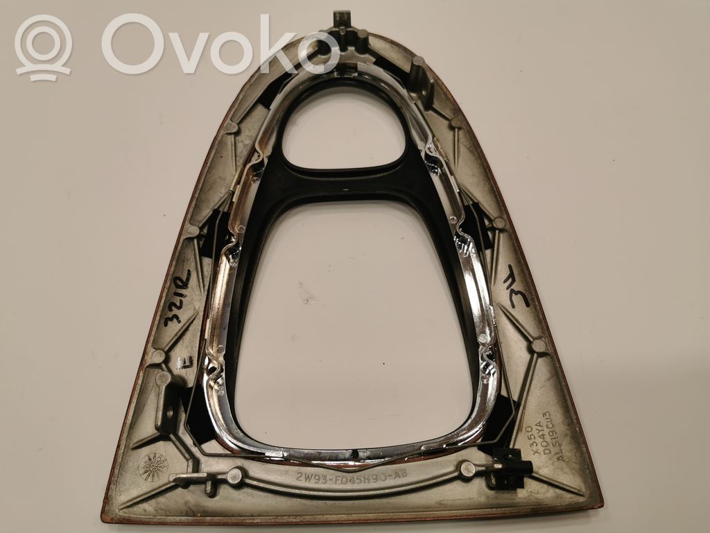 Ātrumu pārslēgšanas sviras dekoratīvā apdare (plastmasas)