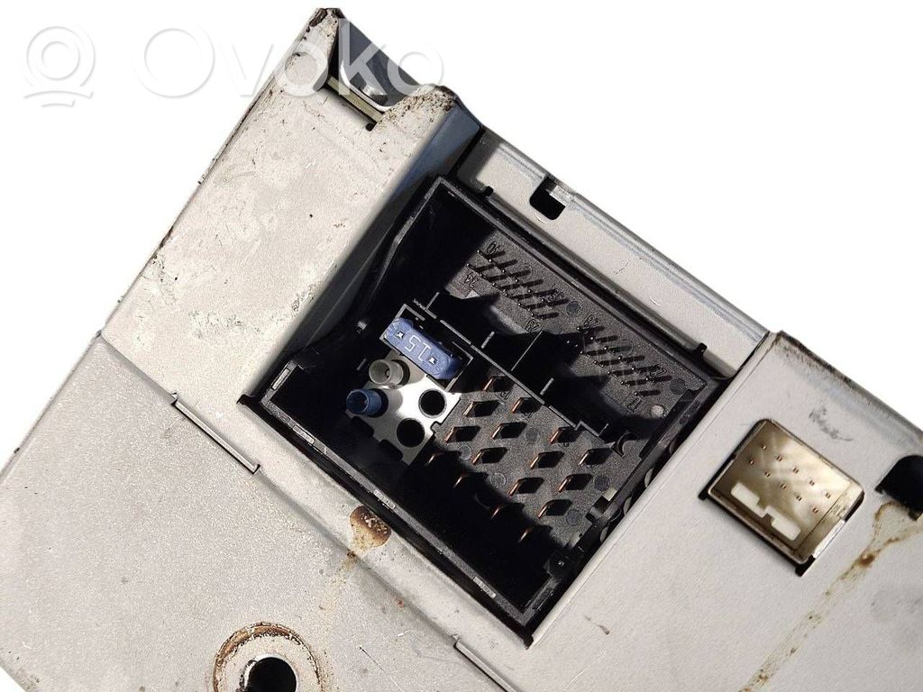 Radio / CD/DVD atskaņotājs / navigācija