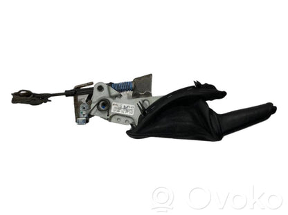 Rokas bremzes mehānisms (salonā)