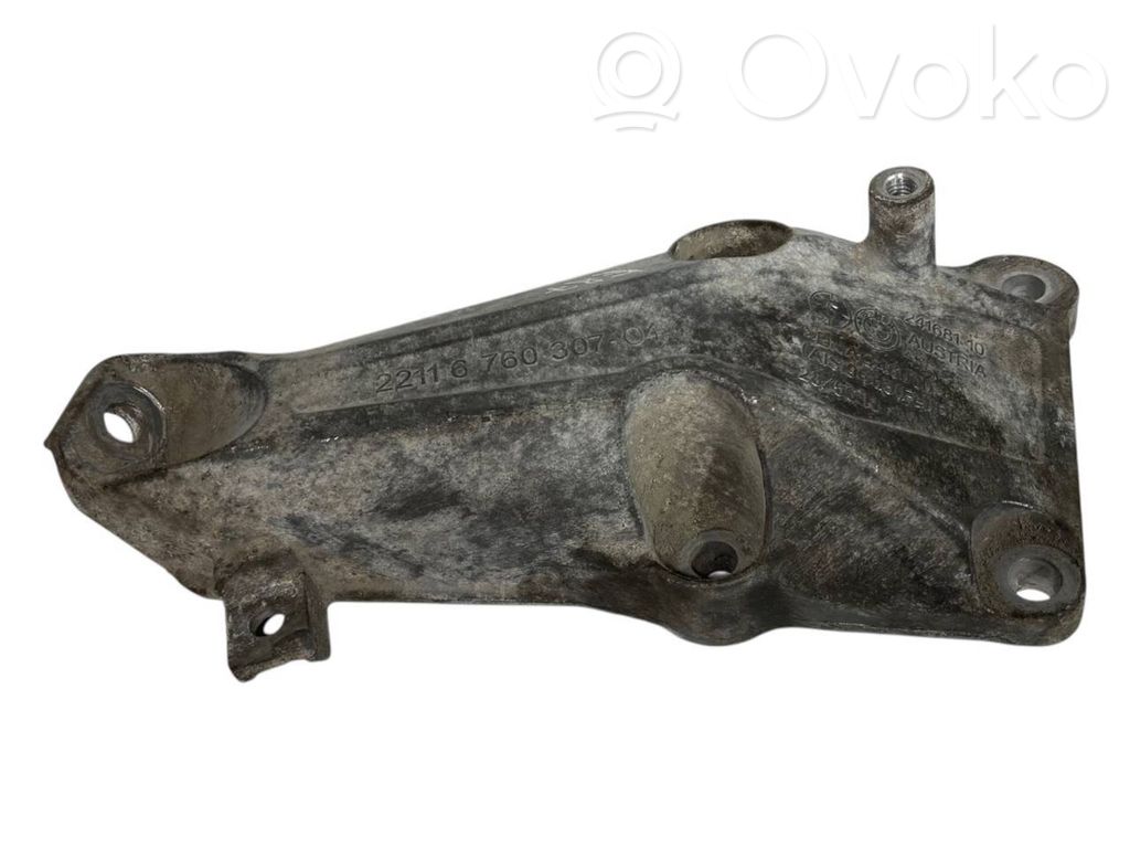 Engine mounting bracket