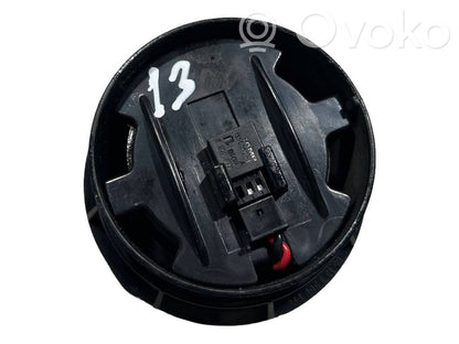 Skaļrunis (-i) priekšējās durvīs