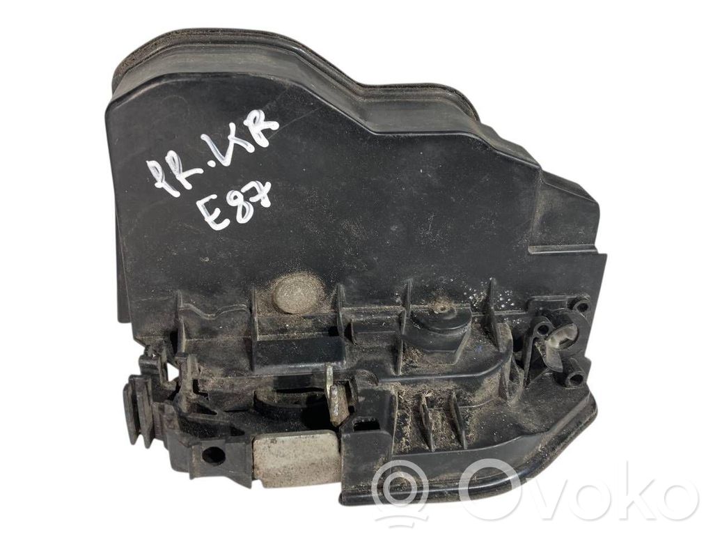 Priekšpusē slēdzene