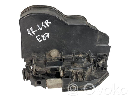 Priekšpusē slēdzene