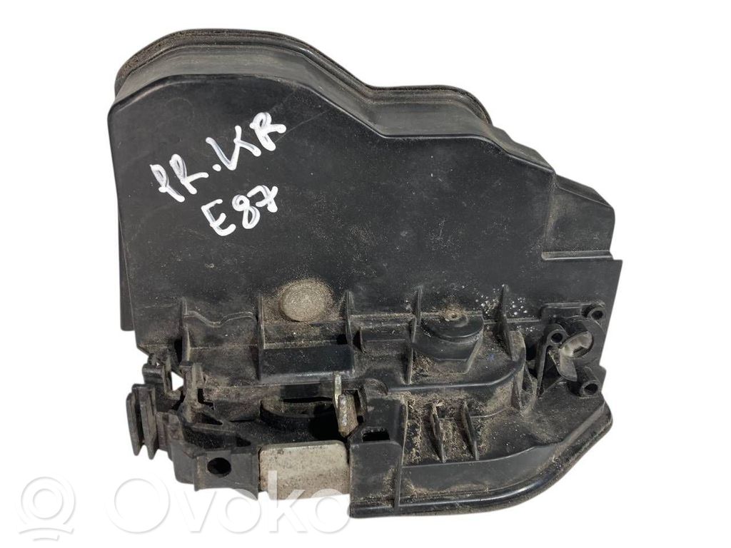 Priekšpusē slēdzene