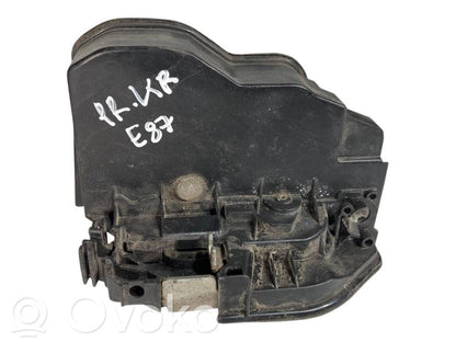 Priekšpusē slēdzene