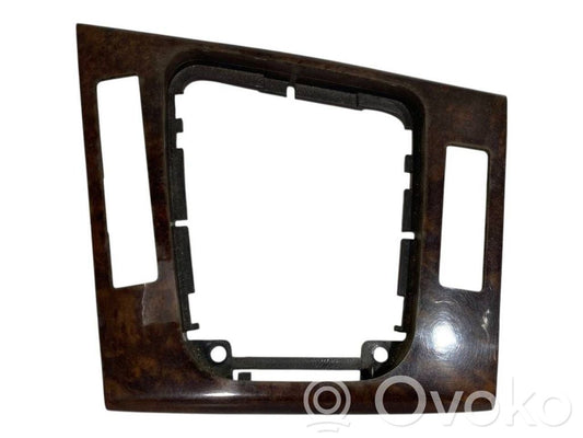 Ātrumu pārslēgšanas sviras dekoratīvā apdare (plastmasas)