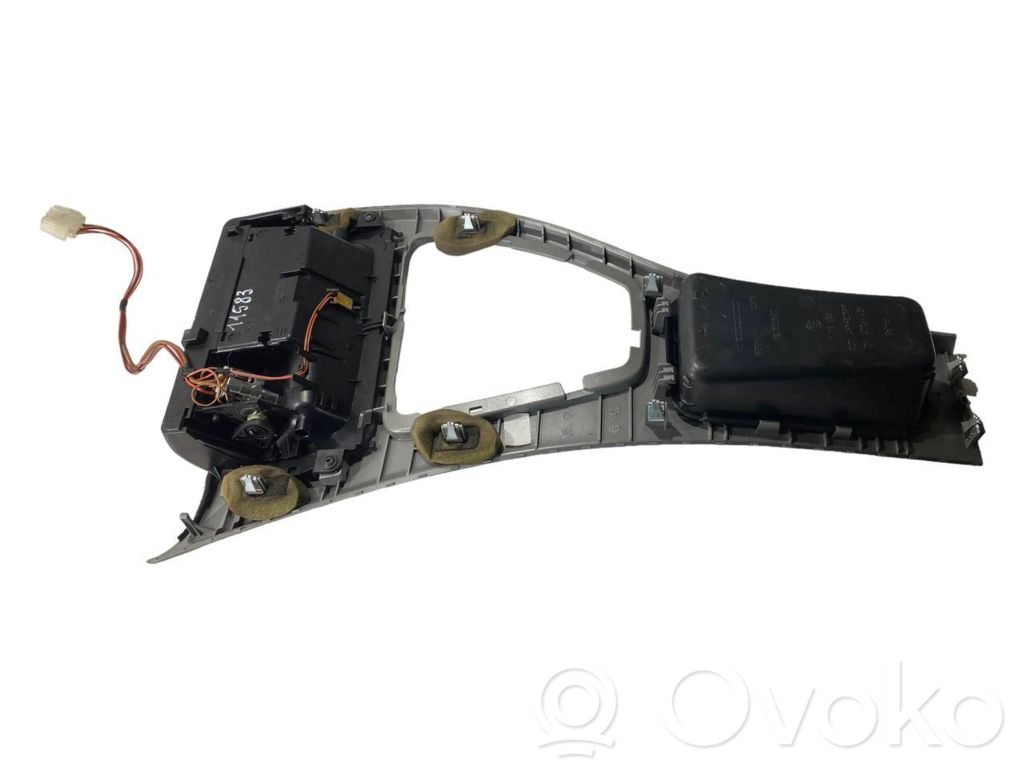 Ātrumu pārslēgšanas sviras dekoratīvā apdare (plastmasas)