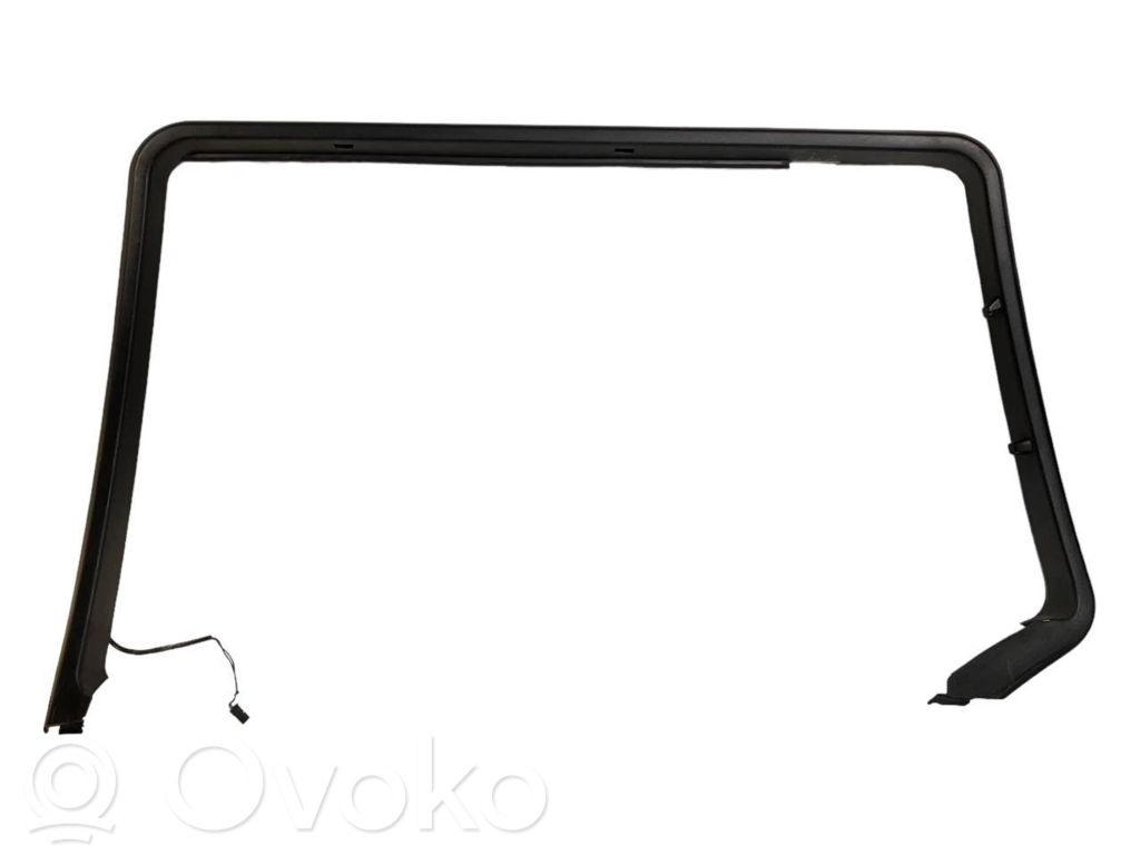 Aizmugurē durvju stikla rāmis