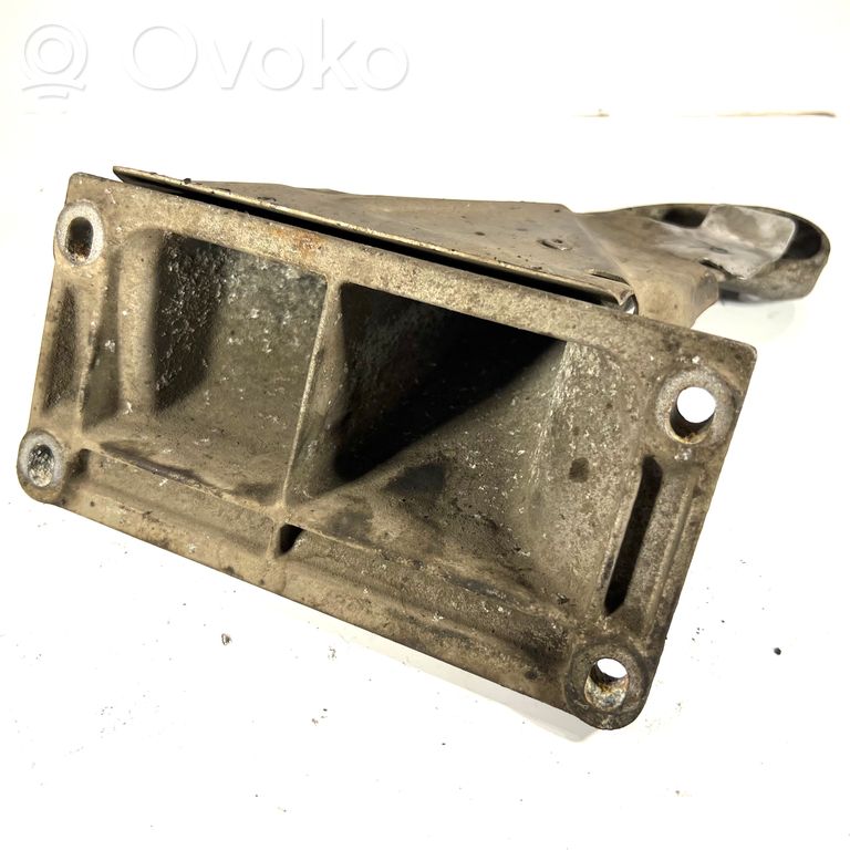 Dzinēja nostiprināšanas stiprinājums-kronšteins