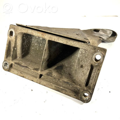 Dzinēja nostiprināšanas stiprinājums-kronšteins