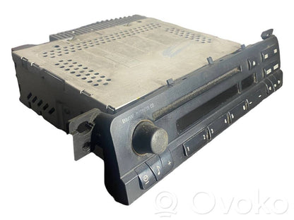 Radio / CD/DVD atskaņotājs / navigācija