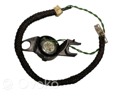 Augsto frekvenču skaļrunis (-i) priekšējās durvīs