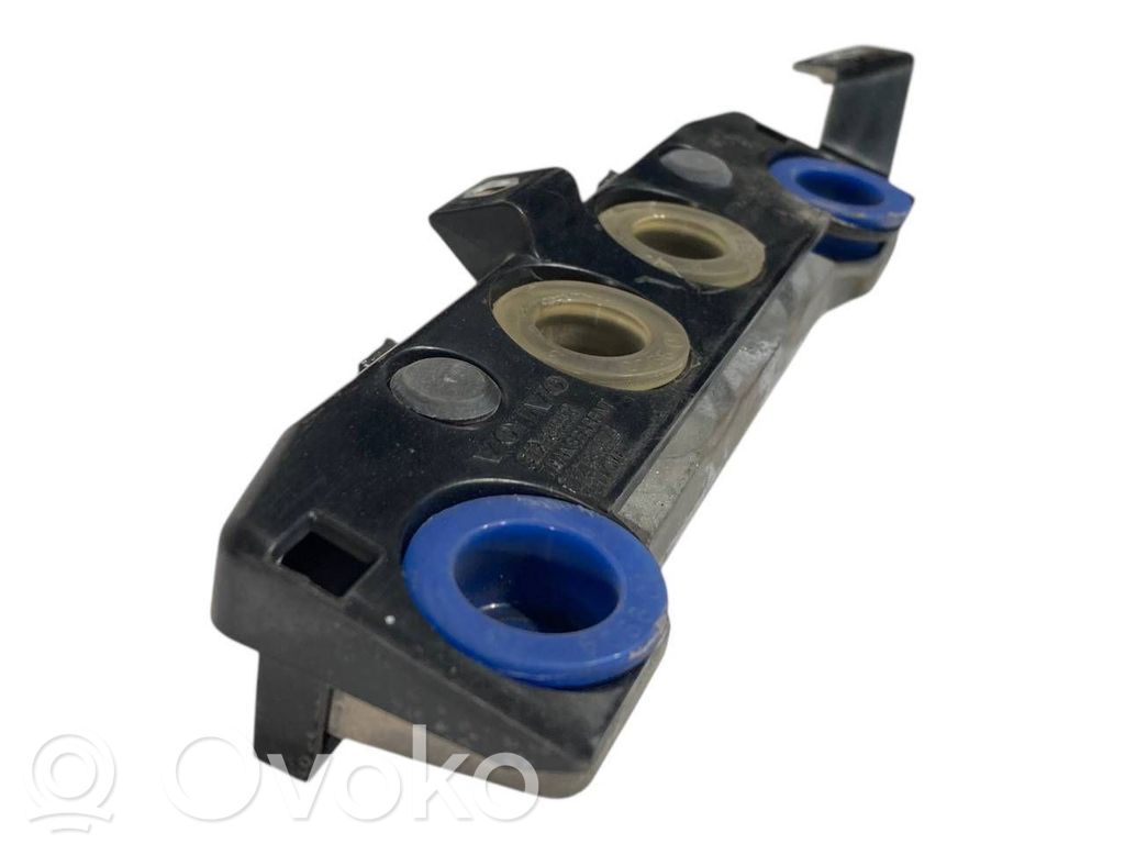 Aizmugurējā pārsega slēdzene