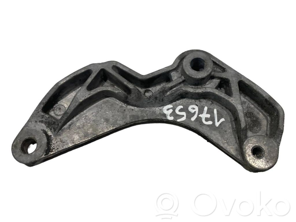 Крепление генератора