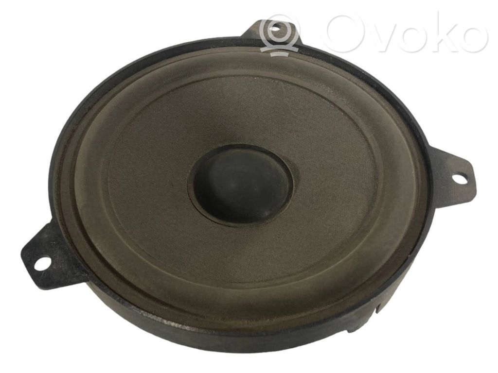 Динамик(и) в передней двери