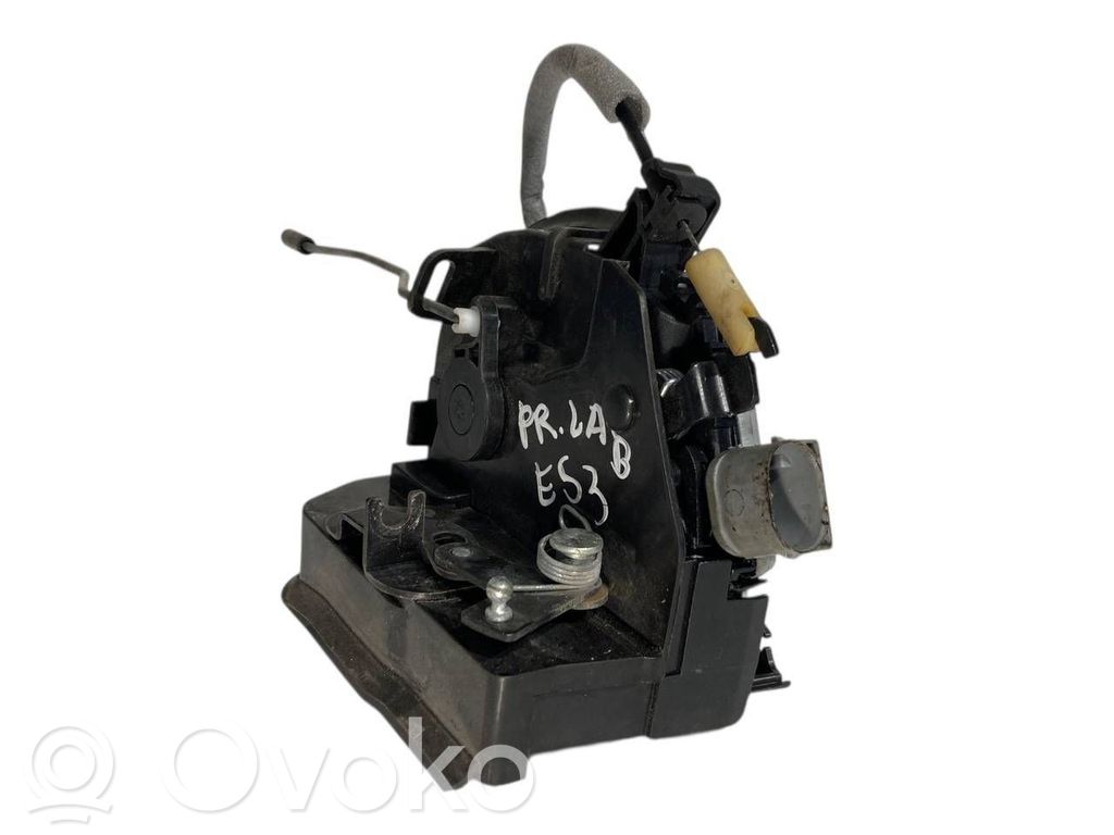 Priekšpusē slēdzene