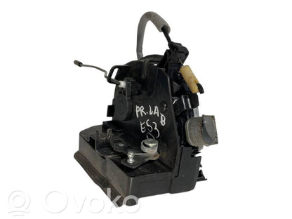 Priekšpusē slēdzene