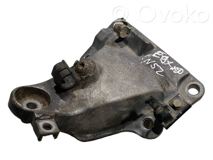 Engine mounting bracket