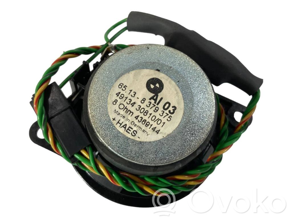 Skaļrunis priekšējā panelī