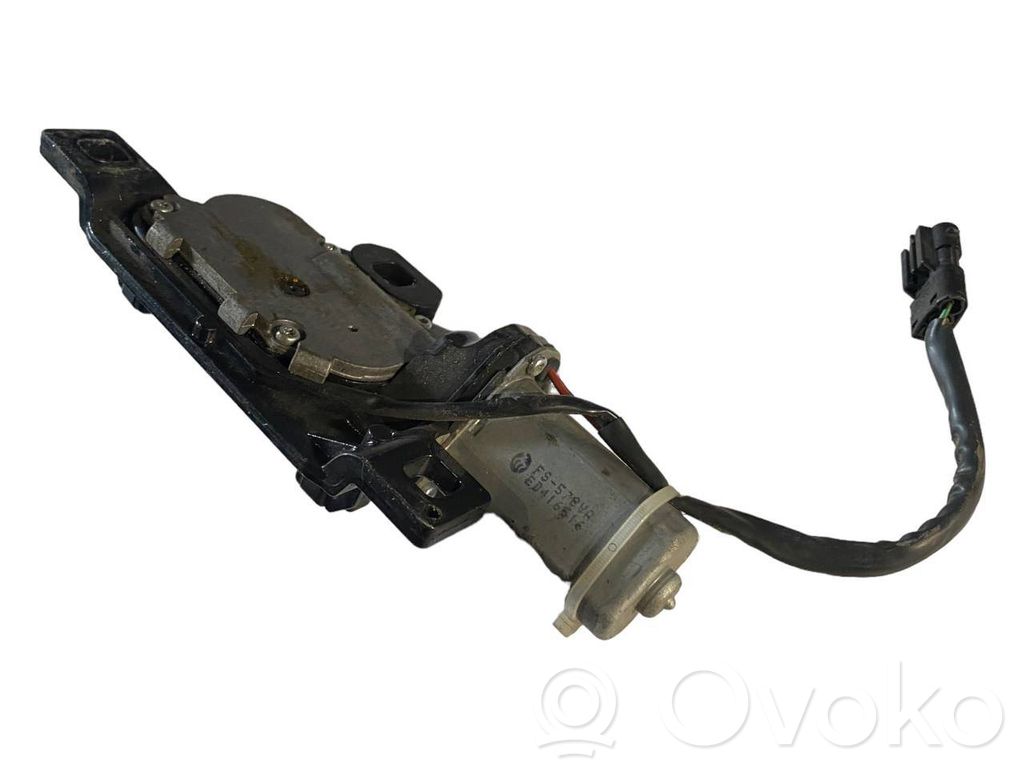 Aizmugurējā pārsega pievilcējs