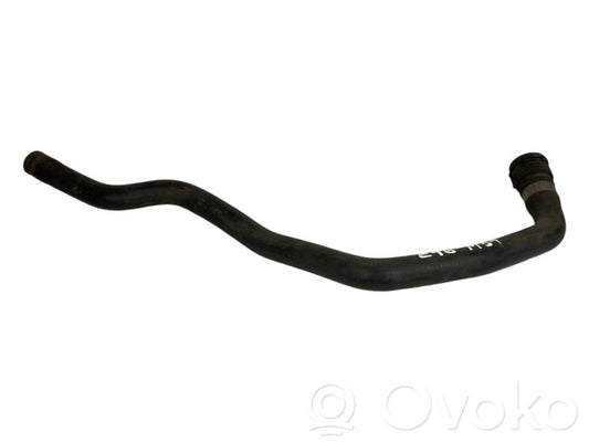 Caurulīte (-es) / šļūtene (-es)