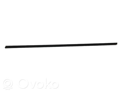 Priekšpusē durvju stikla apdare