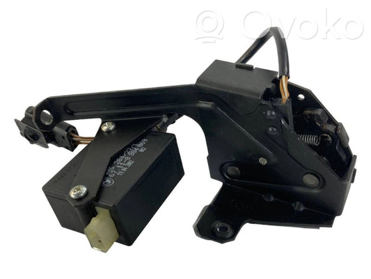 Aizmugurējā pārsega slēdzene