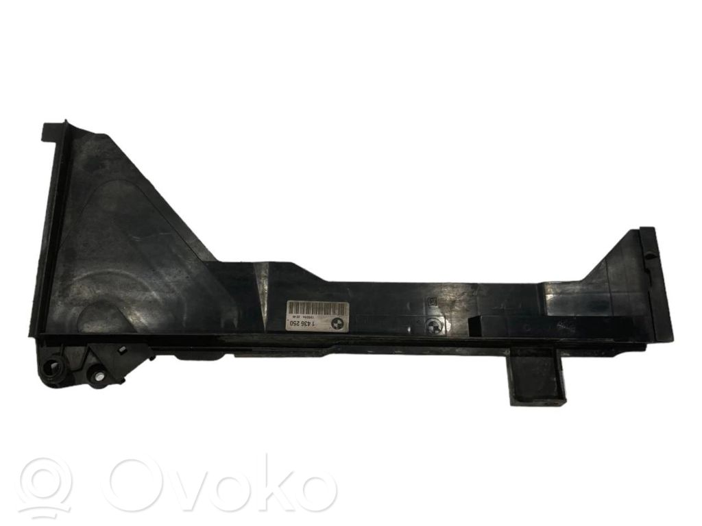 Radiatoru paneļa sānu daļa (televizors)