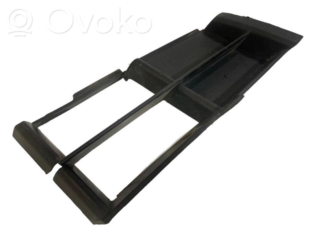 Apakšējais režģis (trīsdaļīgs)