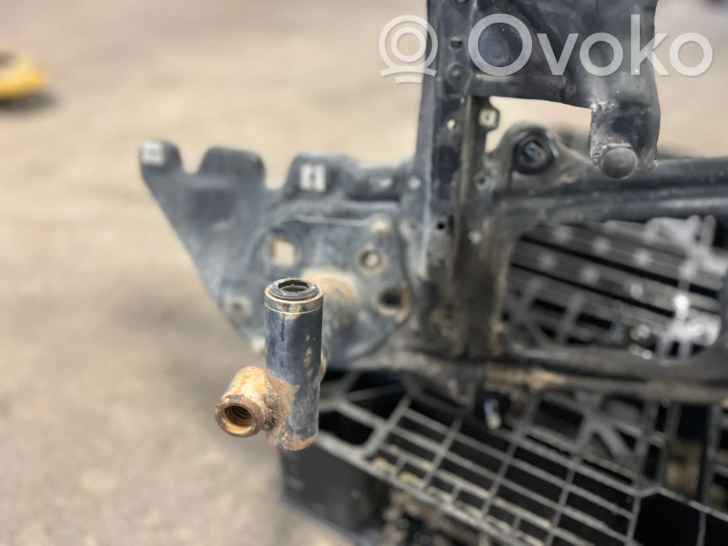 Radiatoru paneļa augšējā daļa (televizors)