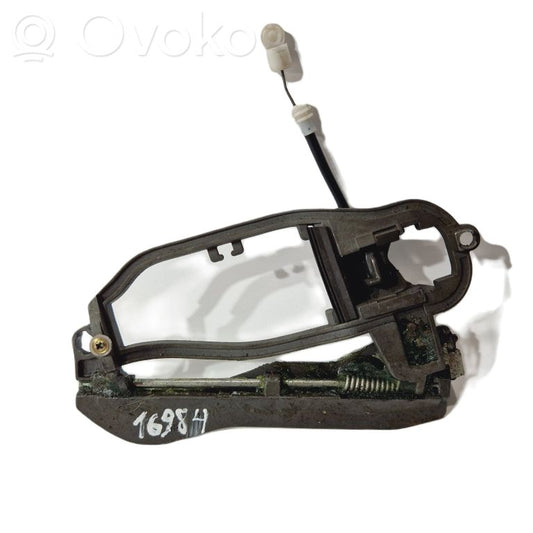 Rear door closing switch