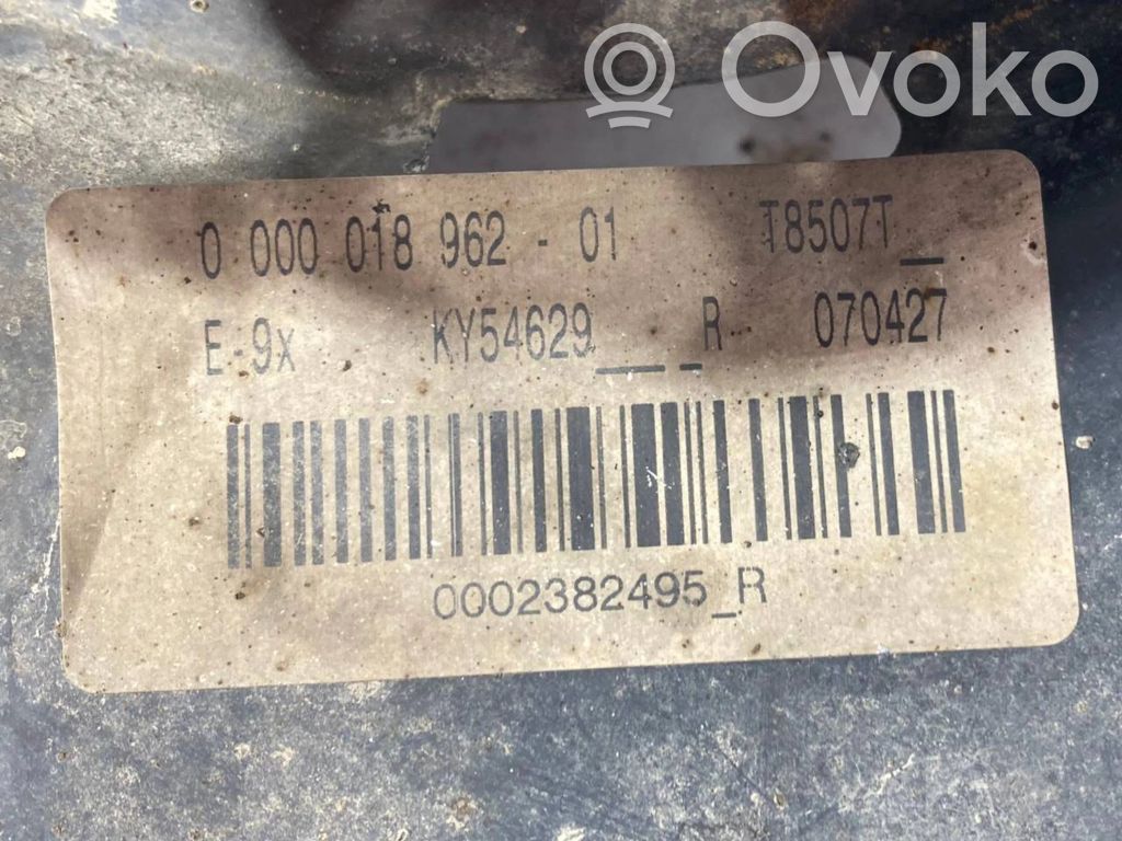 Aizmugurē riteņa rumbas vārpstas šarnīrs (stupica, capfa)