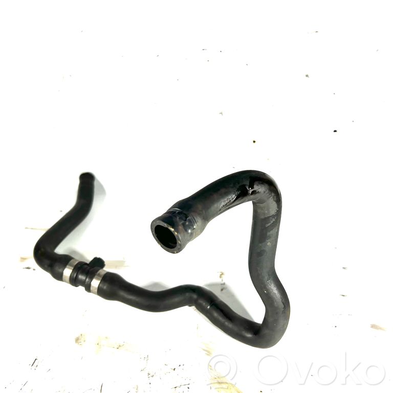 Caurulīte (-es) / šļūtene (-es)