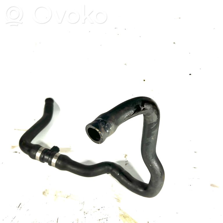 Caurulīte (-es) / šļūtene (-es)