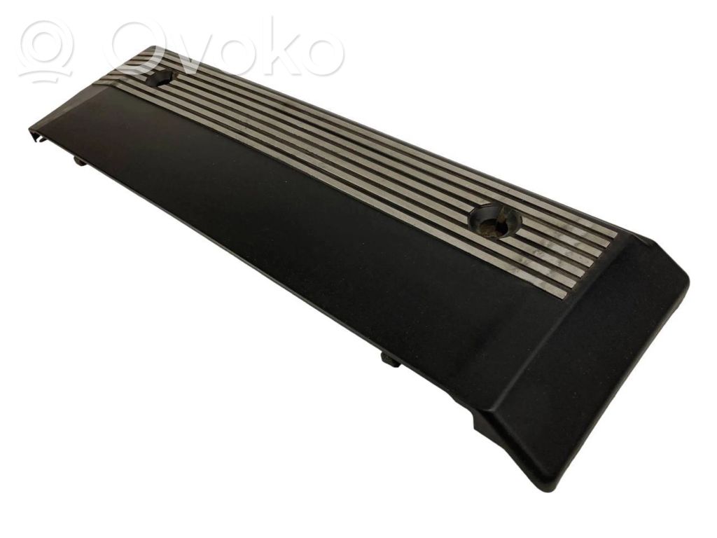 Engine cover (decorative trim)