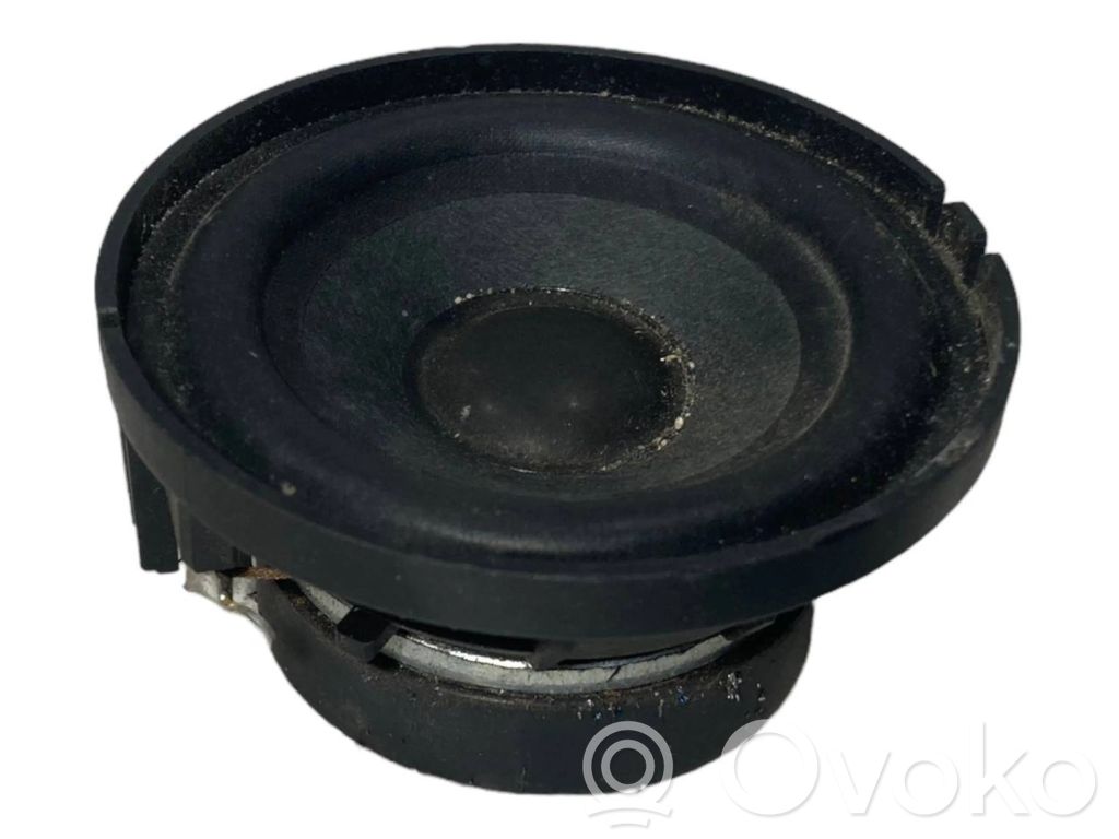 Skaļrunis priekšējā panelī