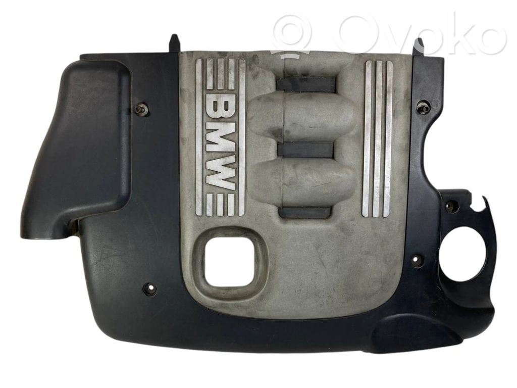 Dzinēja pārsegs (dekoratīva apdare)