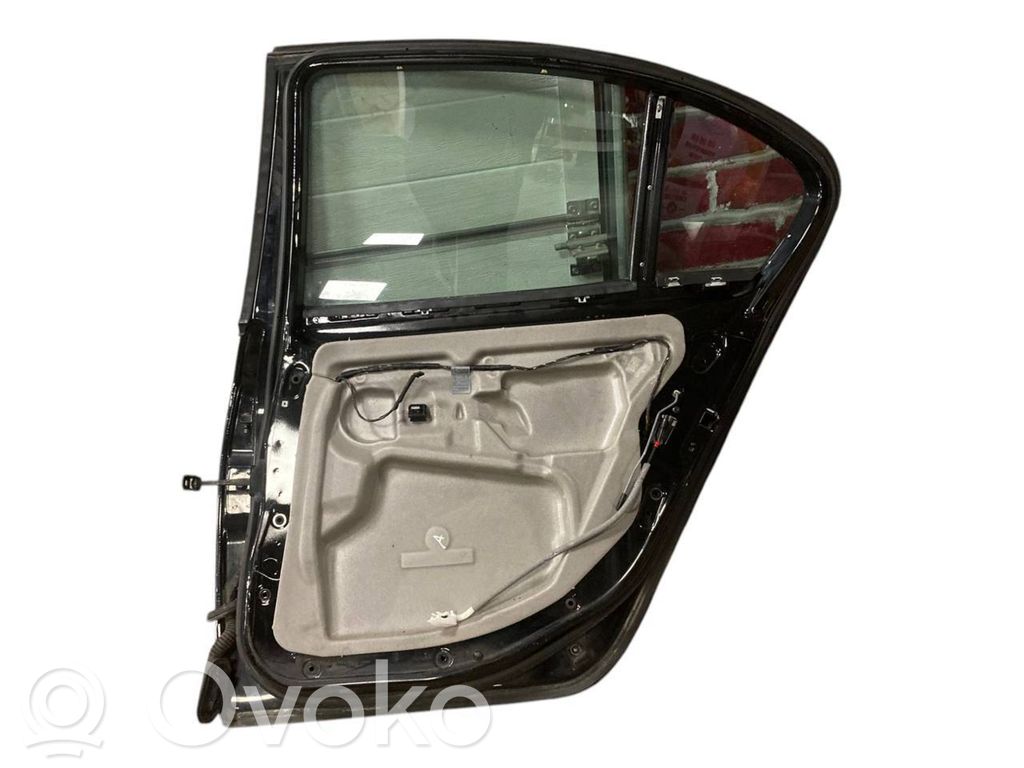 Задняя дверь