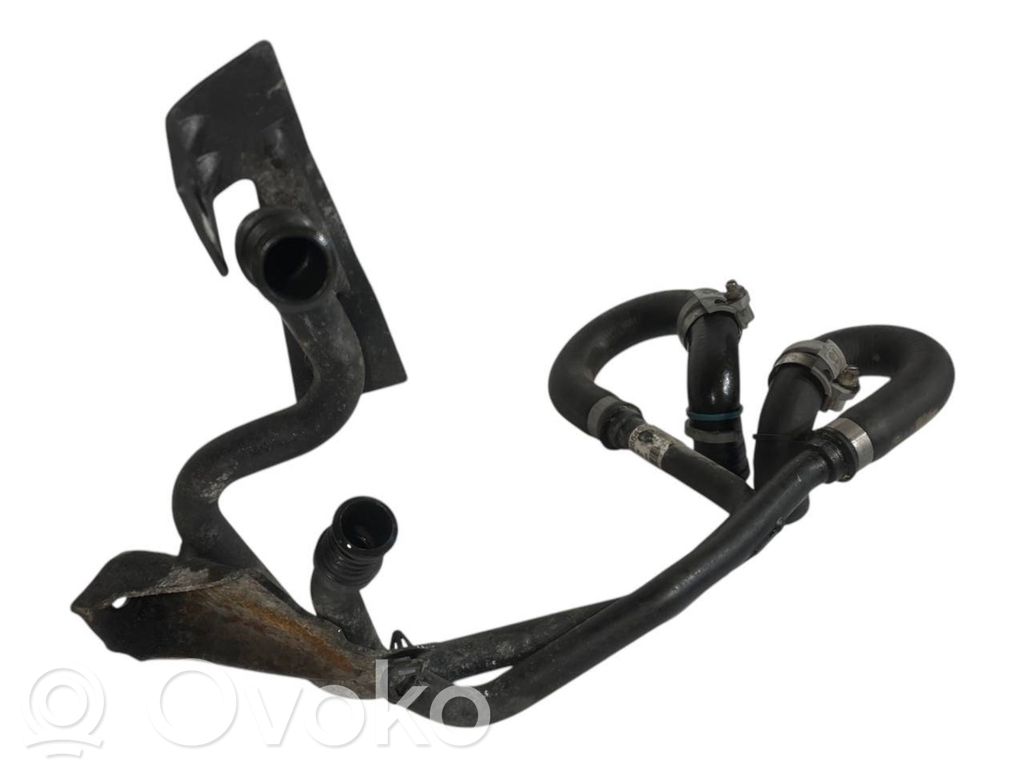 Caurulīte (-es) / šļūtene (-es)