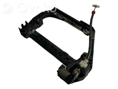 Priekšpusē turētājs / kronšteins ārējam atvēršanas rokturim