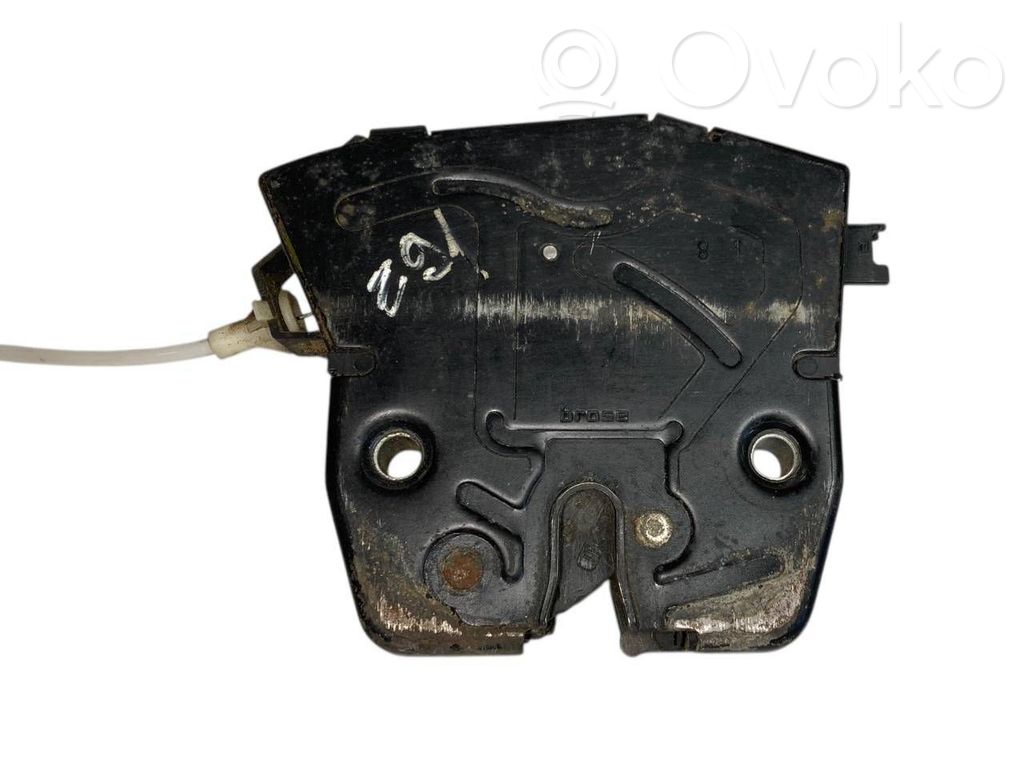 Aizmugurējā pārsega slēdzene