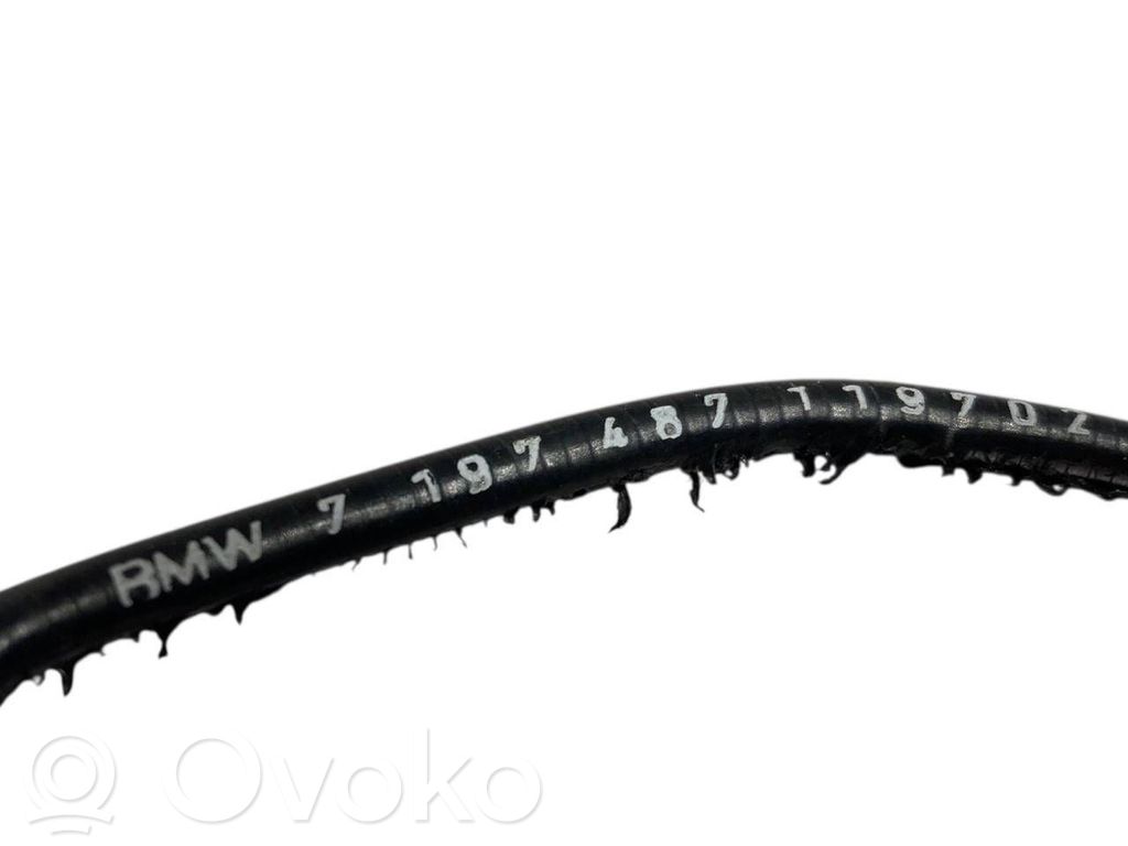 Aizmugurējā pārsega slēdzene