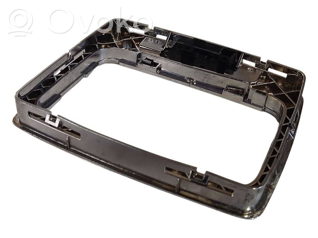 Ātrumu pārslēgšanas sviras dekoratīvā apdare (plastmasas)