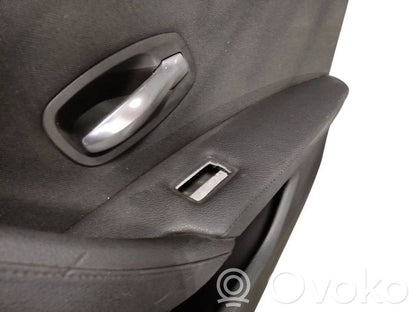 Apšuvums aizmugurējām durvīm