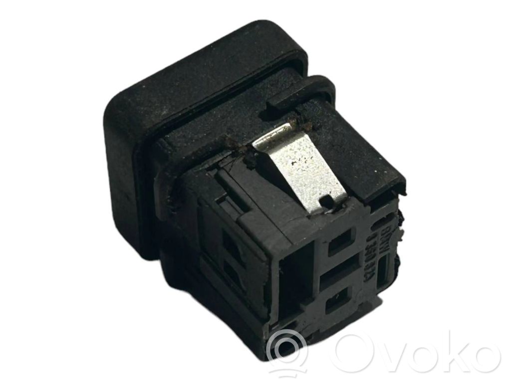 Elektrisko logu slēdzis